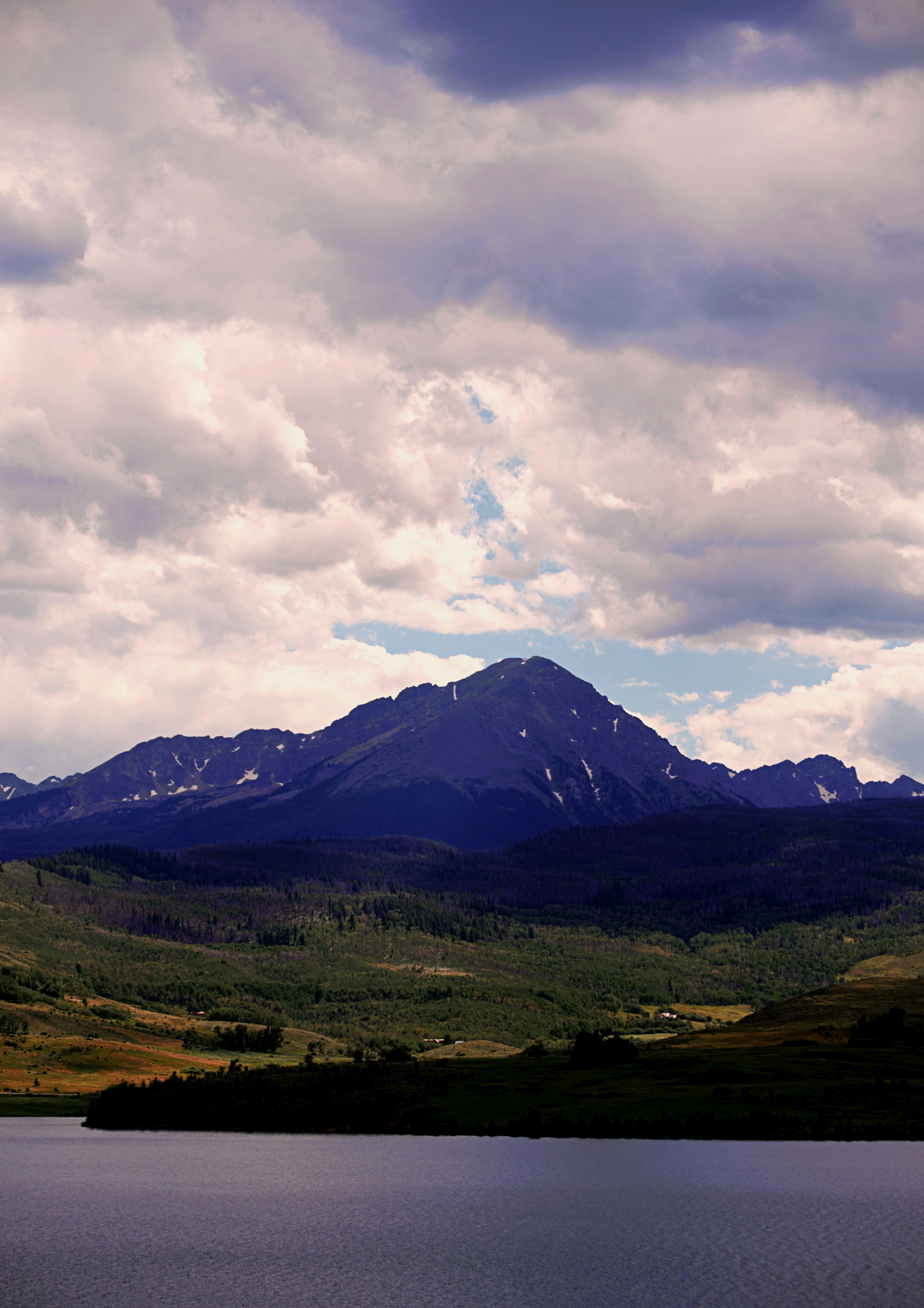 mountain under cloudy sky