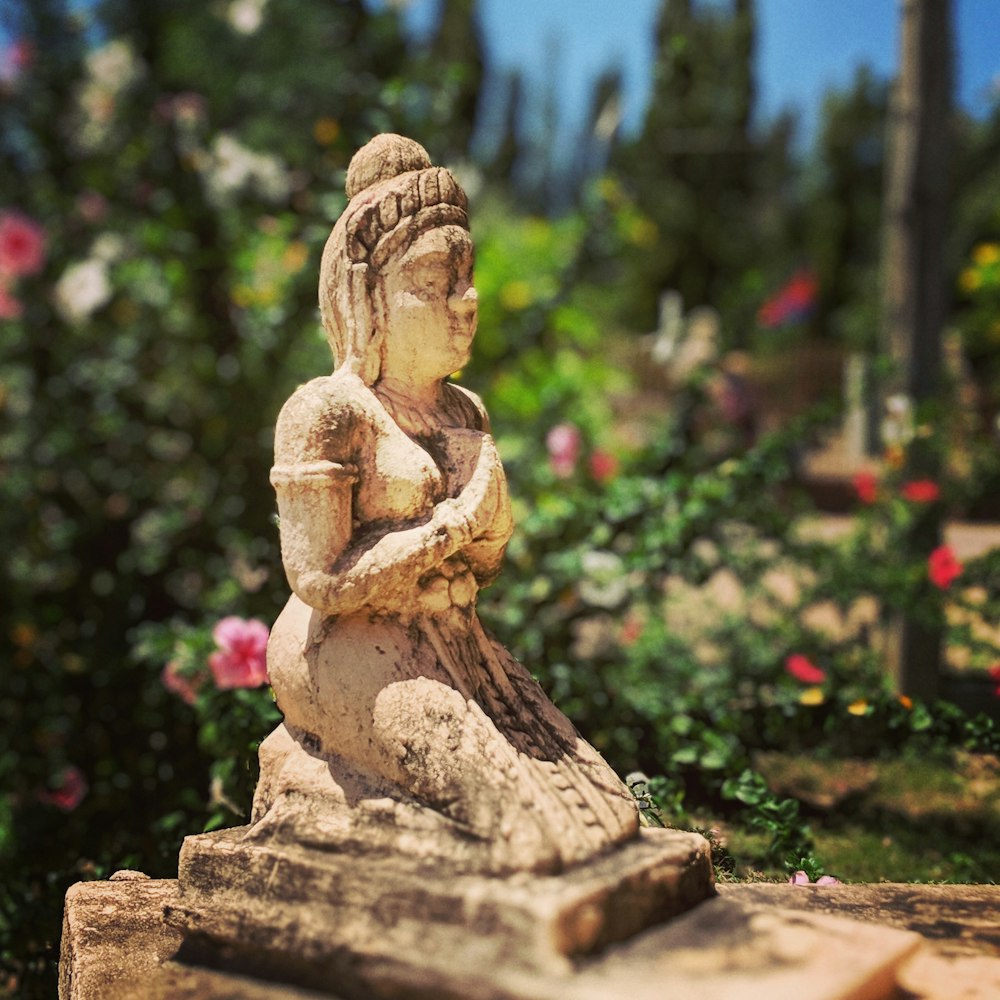 buddha statuettte