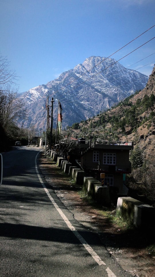 paved road in Kasol India