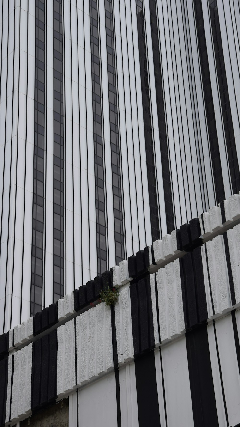 a tall building with black and white stripes on it