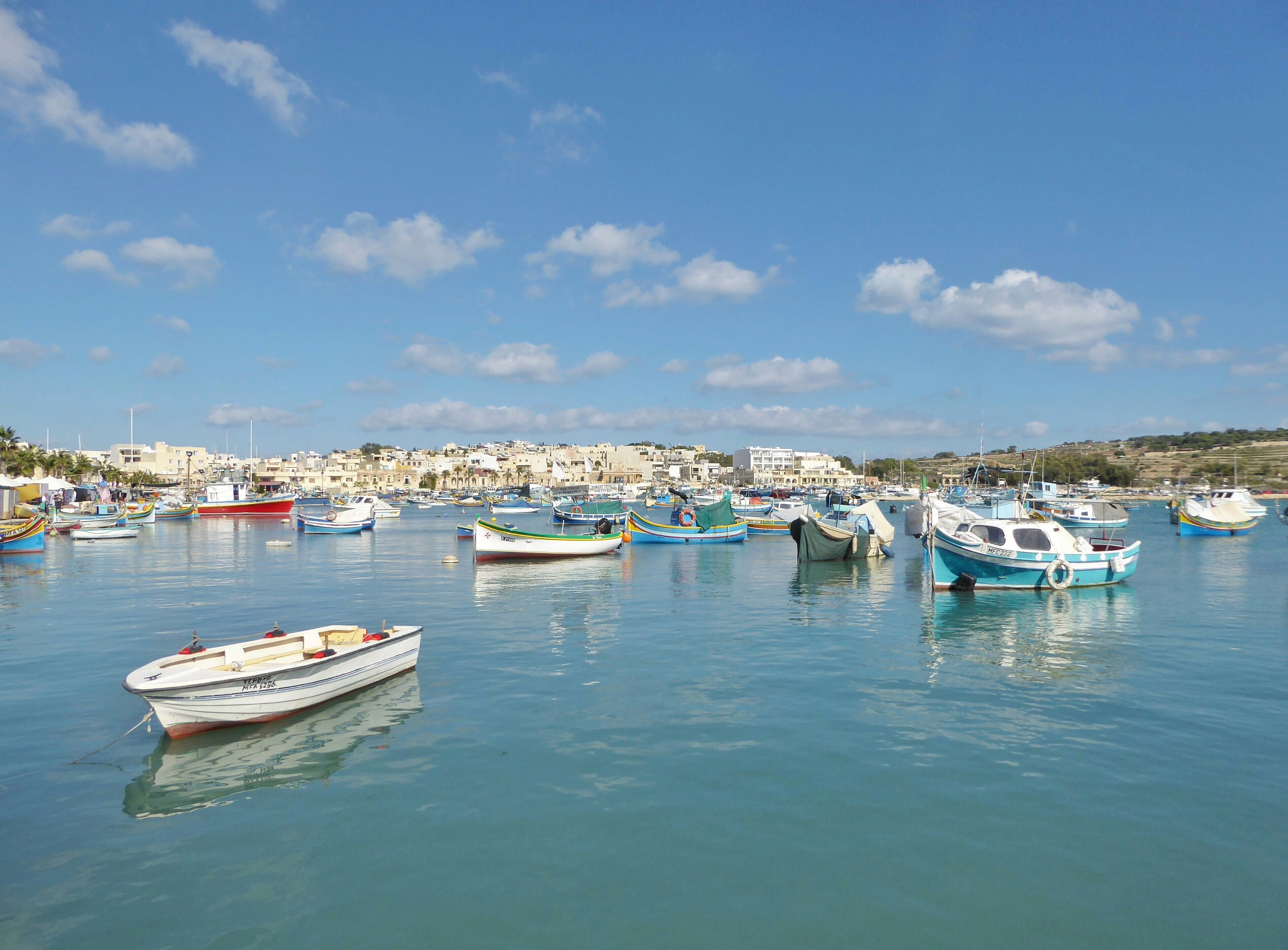 Sporty Wodne na Malcie — Snorkeling, Kajaki, Windsurfing i Jet Ski