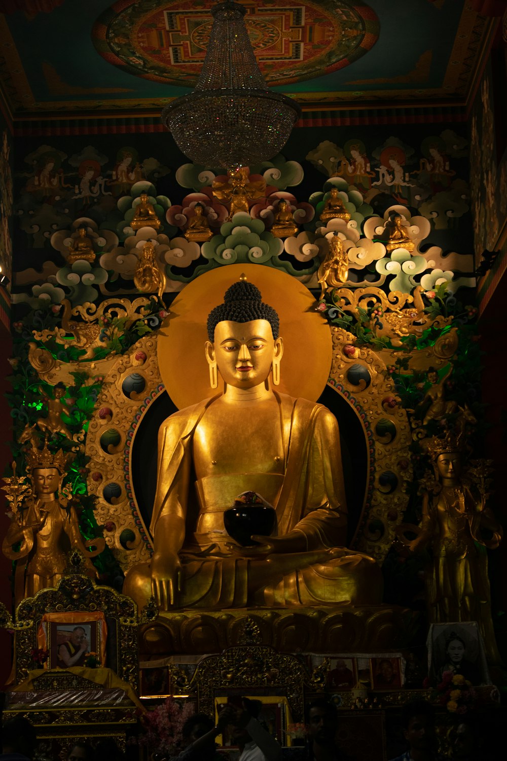 Un Buda Coronado Decorativo único Imagen de archivo - Imagen de sacudir,  hermoso: 114422895
