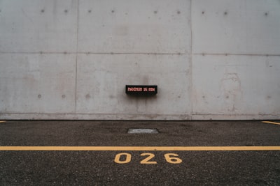 gray concrete building