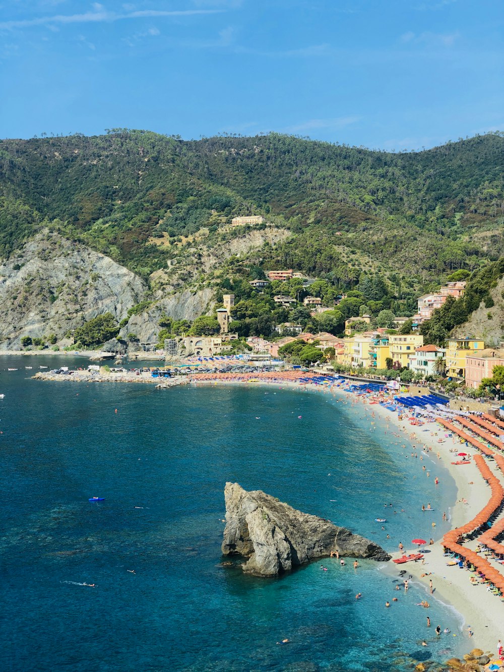 a beach that has a lot of people on it