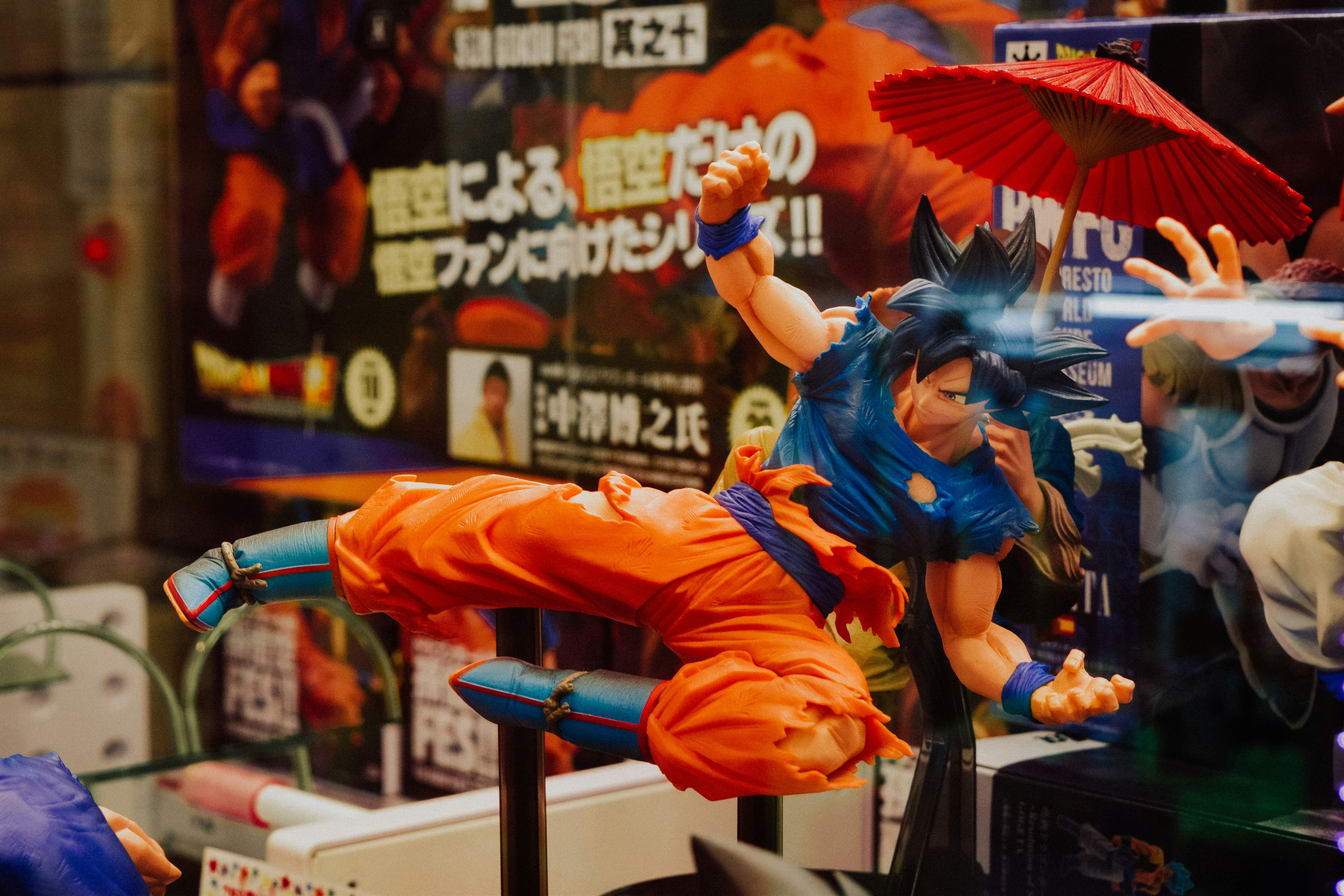 Figura de ação de Son Goku em exibição