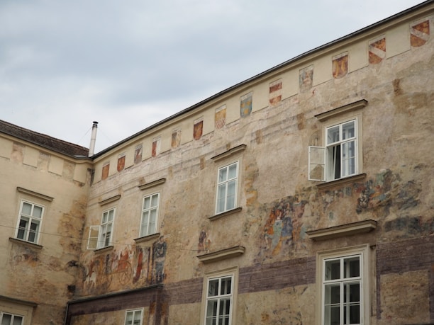 Before and after shots of a commercial building facade restored by ivalfi.