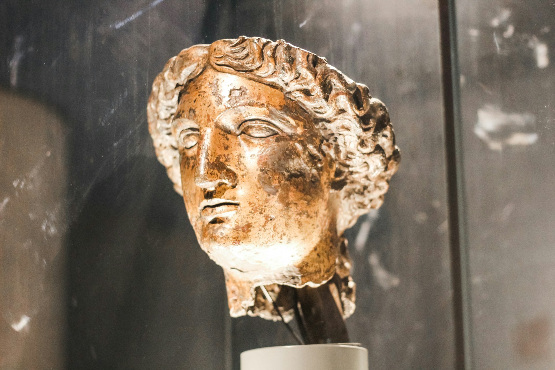 statue face decor