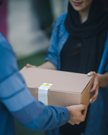 DroopIT driver delivering a package