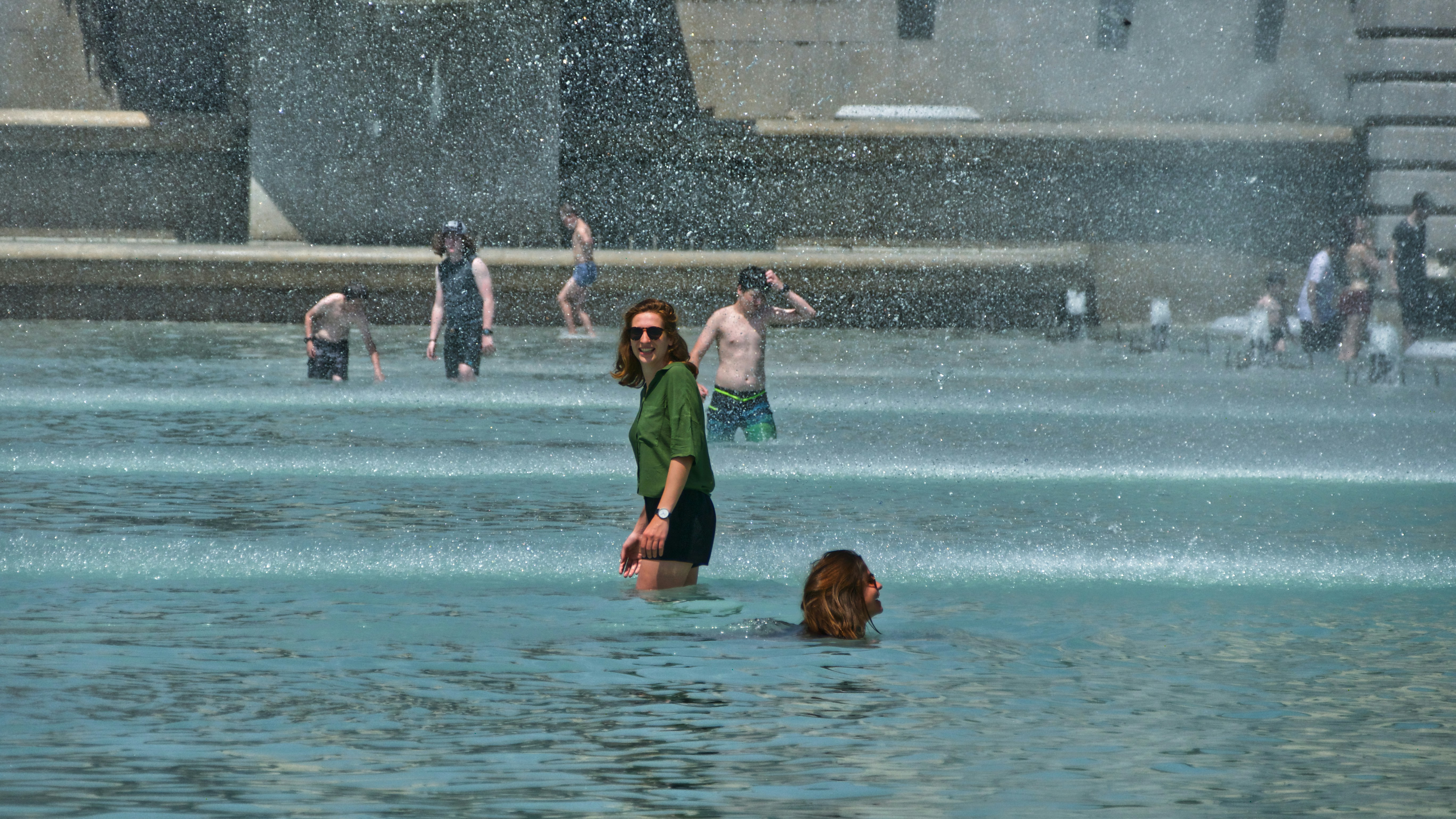 Baignades dans les bassins du Trocadéro