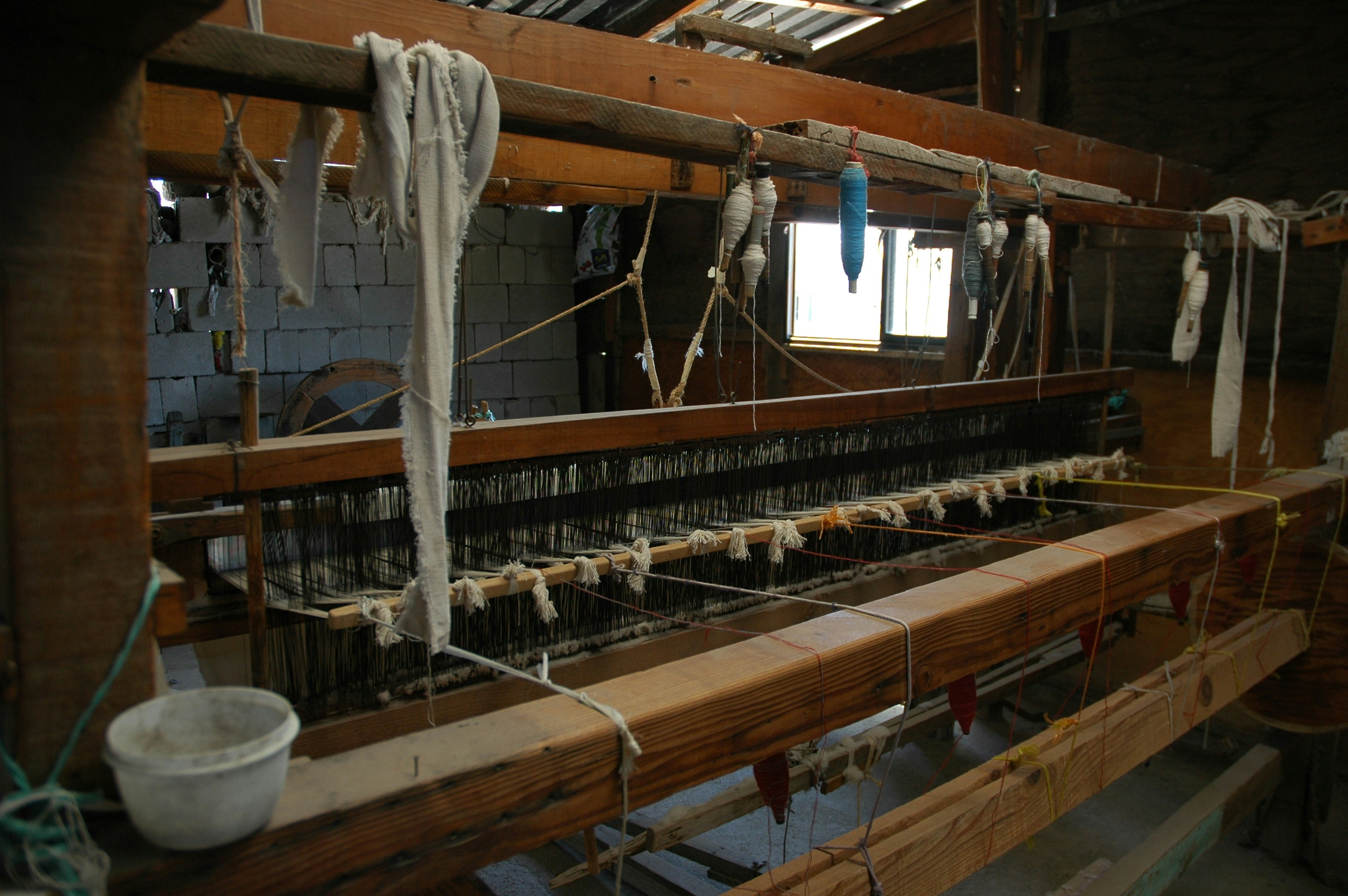 Traditional loom, wood, metal, string, cloth, Artesania Cuauhtemoc, Weaver, Barrio Manglito, 23060 La Paz, B.C.S., Mexico