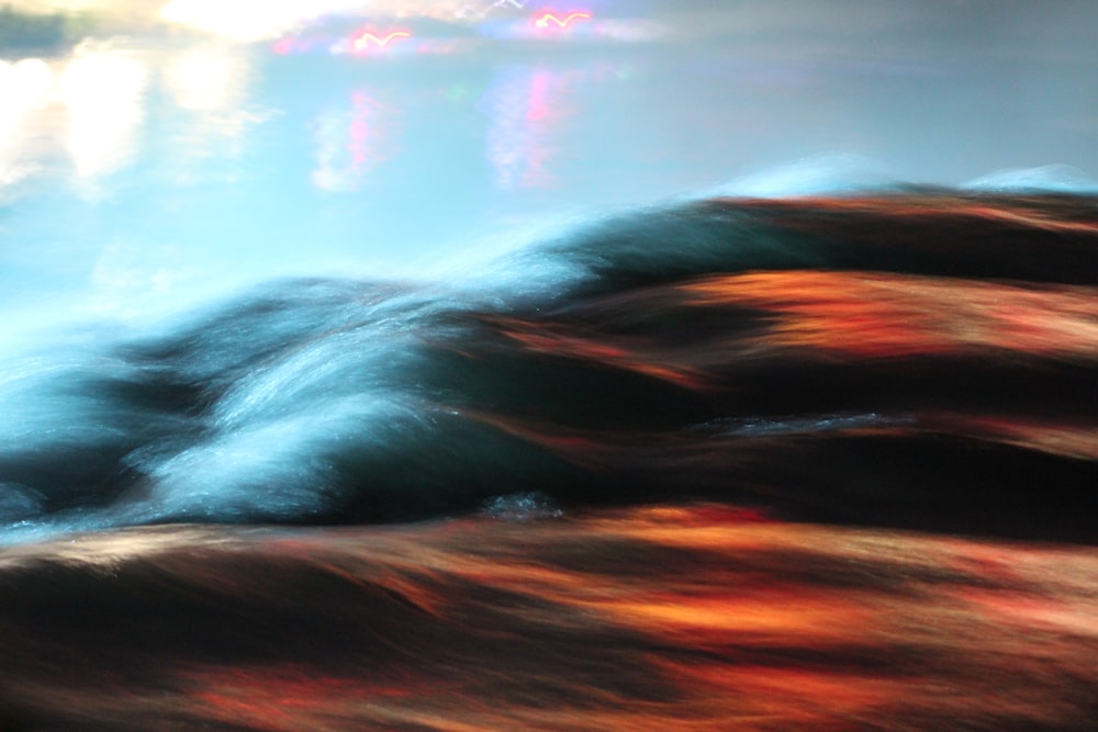 a blurry photo of a wave in the ocean