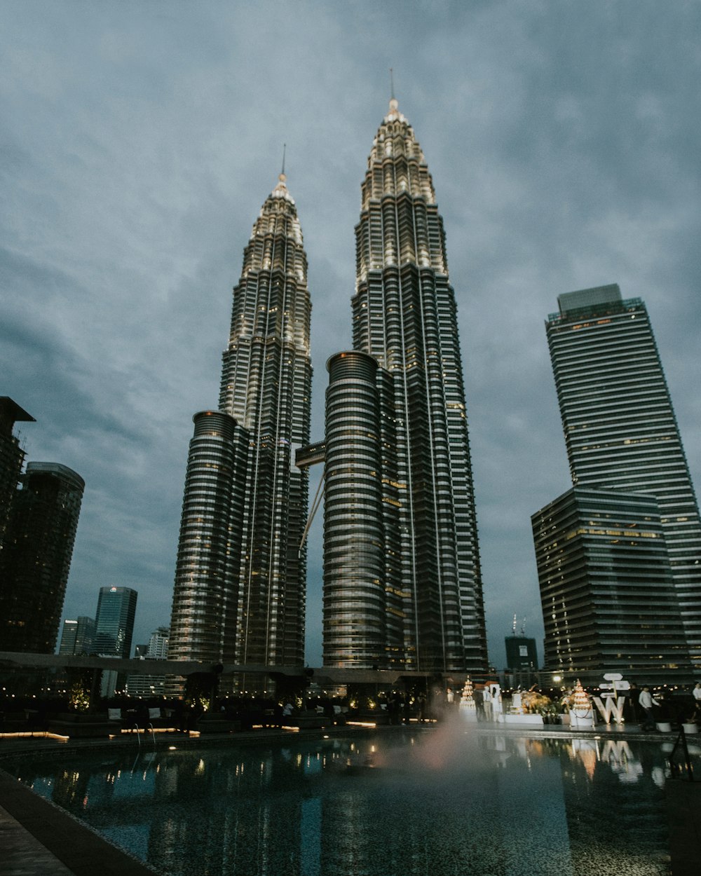 夜のペトロナスタワー、マレーシア