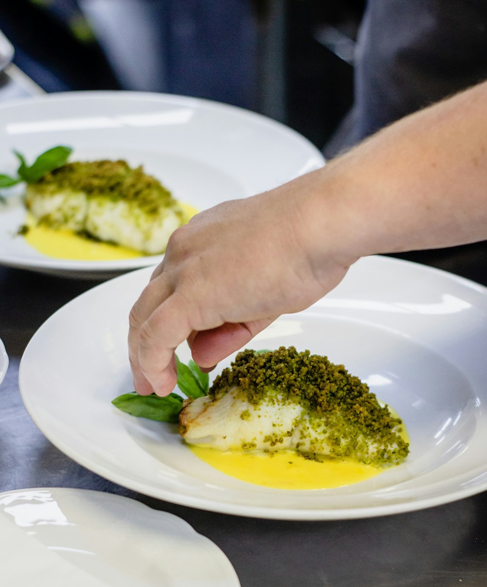 Preparación de alimentos en plato