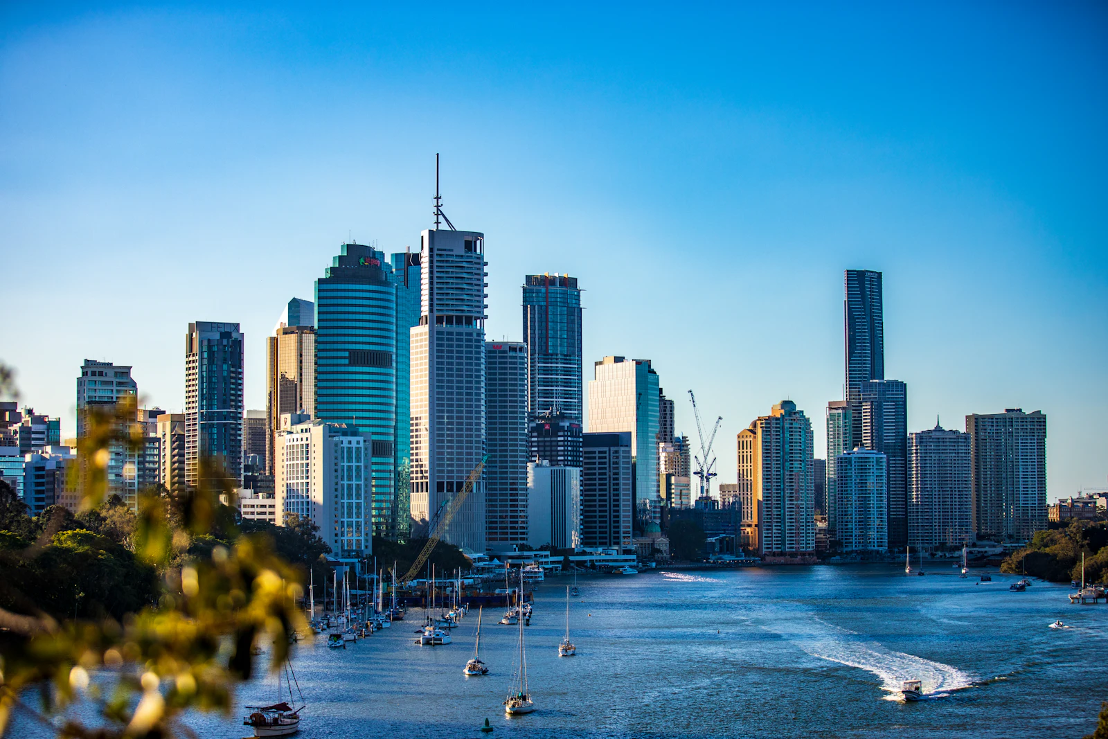 Rascacielos de Brisbane junto al río