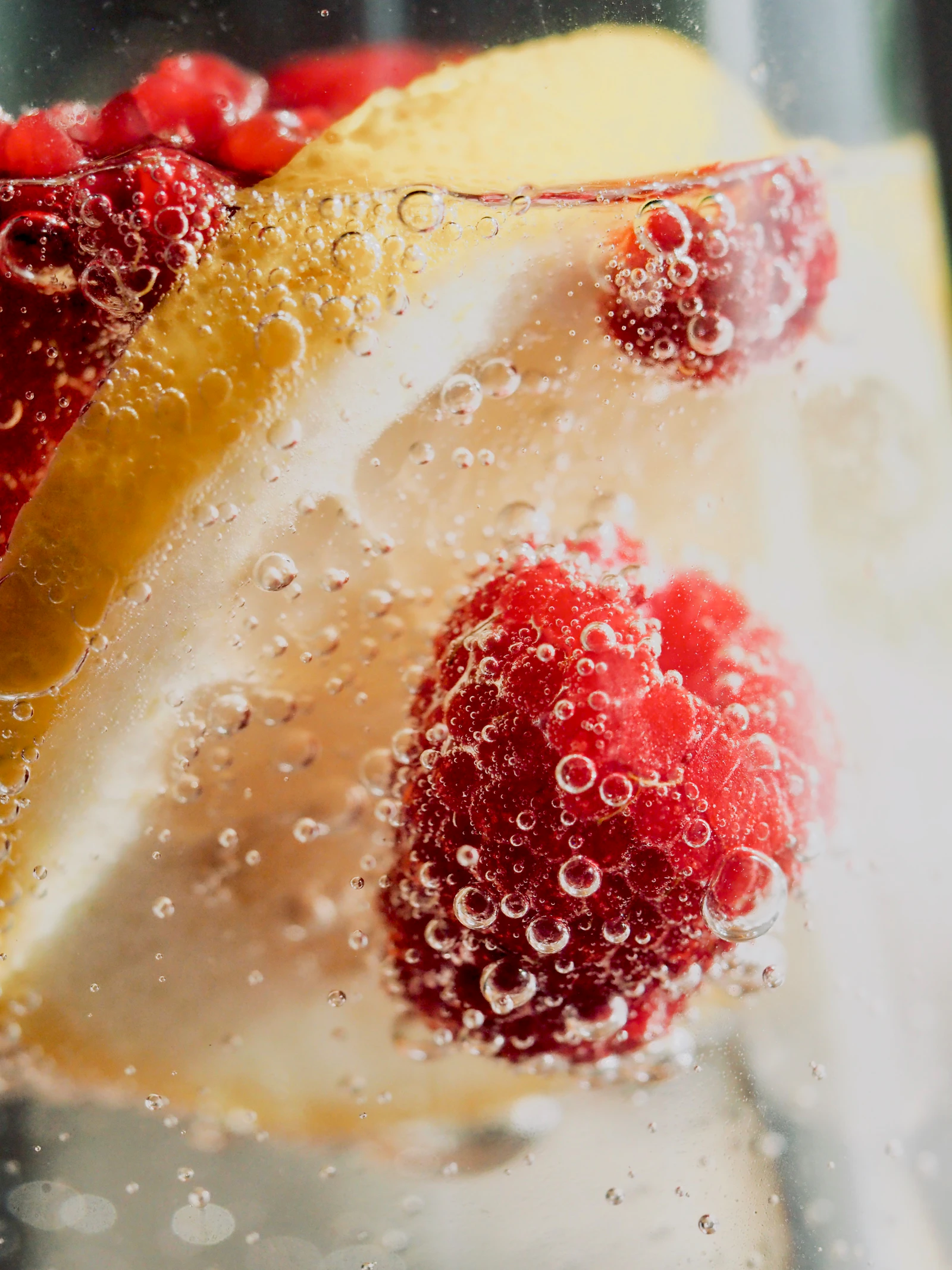 Refrigerante com frutas e gás