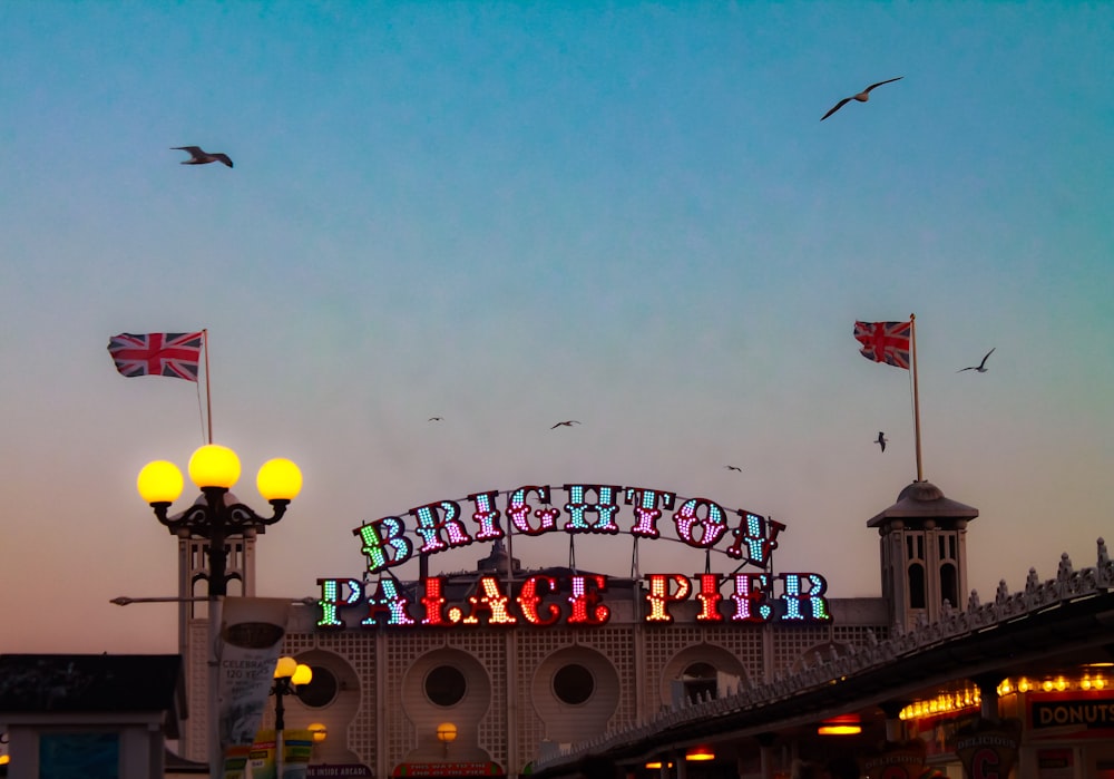 Brighton Palace Pier à noite