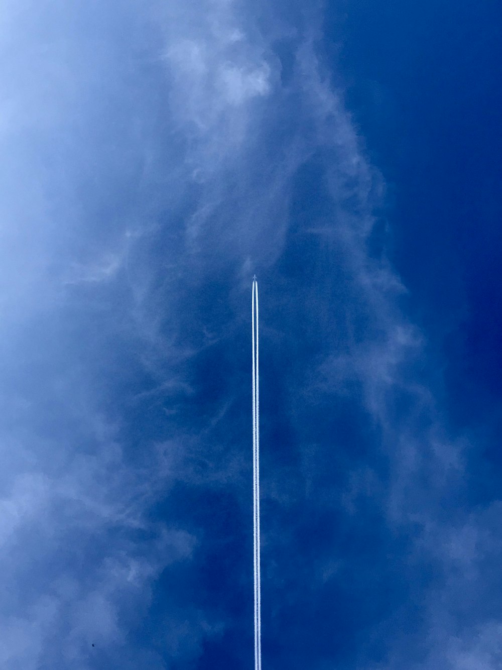 straight line smoke show during daytime