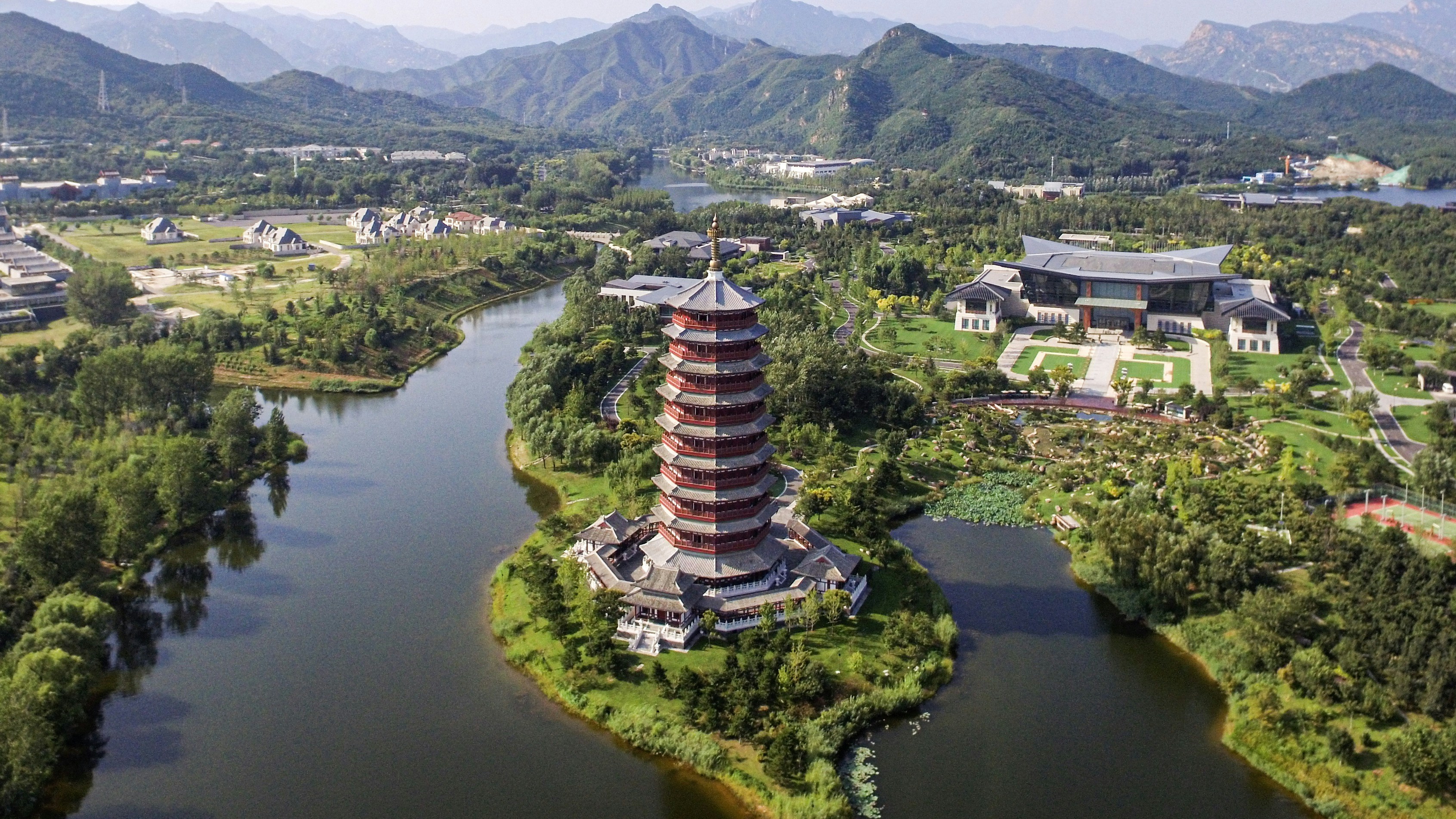 aerial photography of gray building