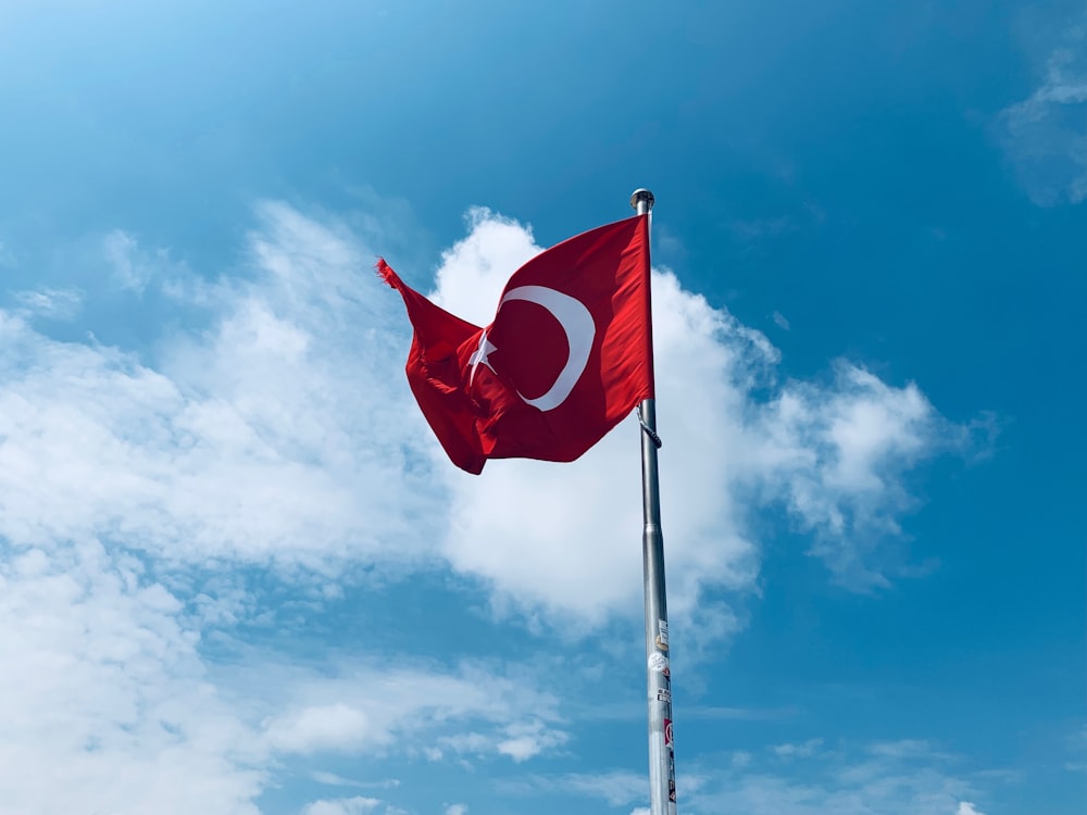 ondeando la bandera de Turquía