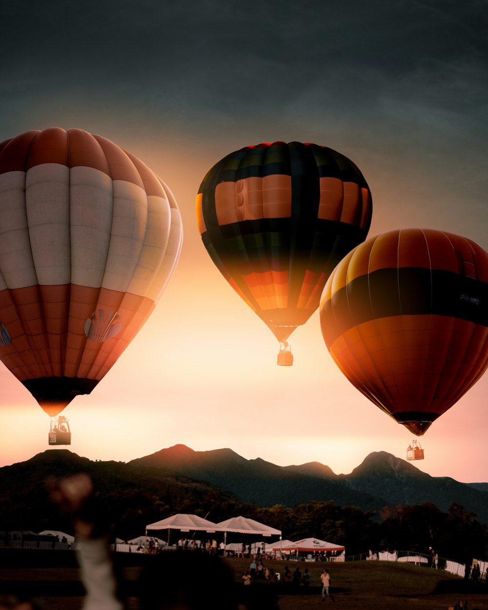 close-up photography of hot air balloons