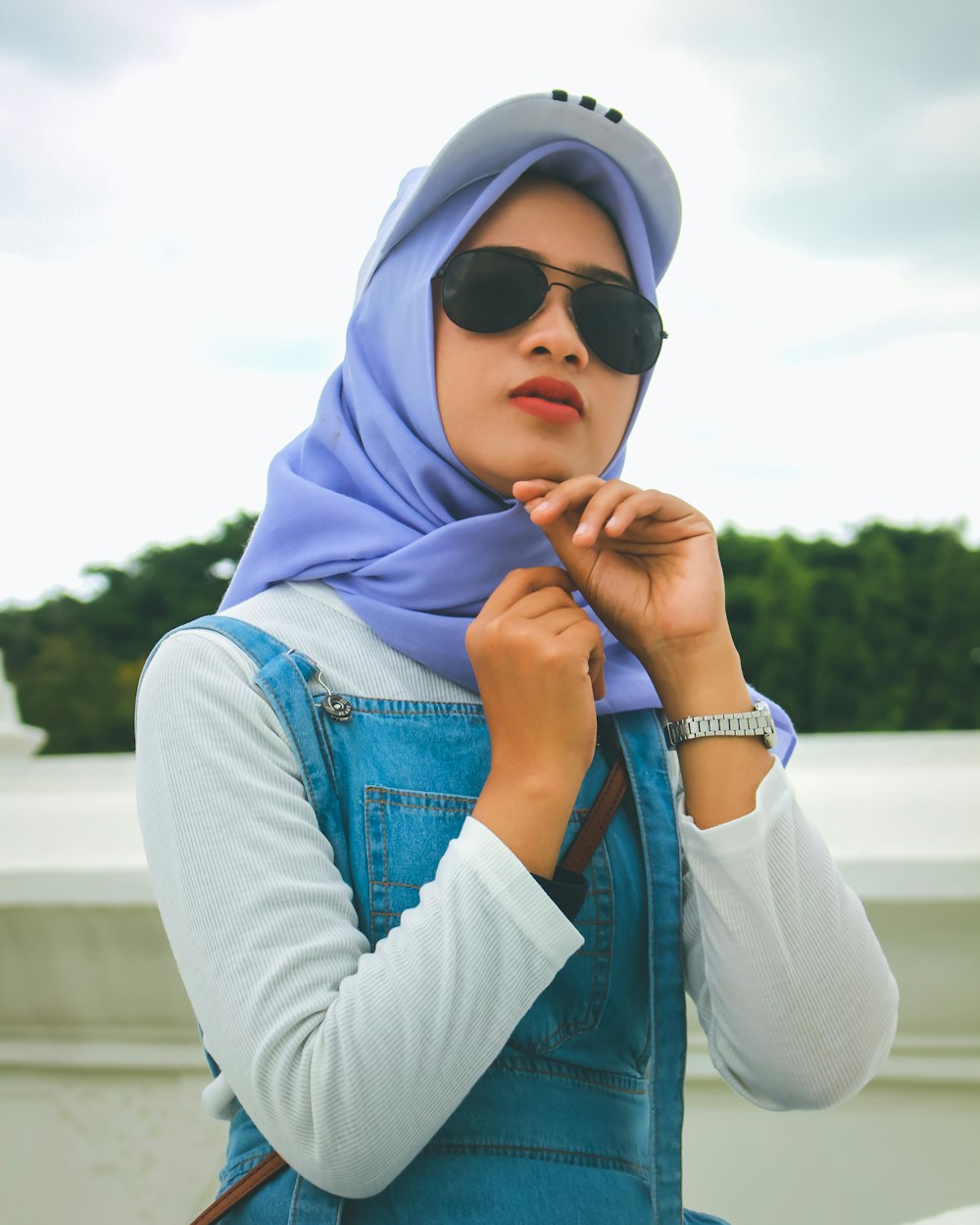 woman wearing blue hijab