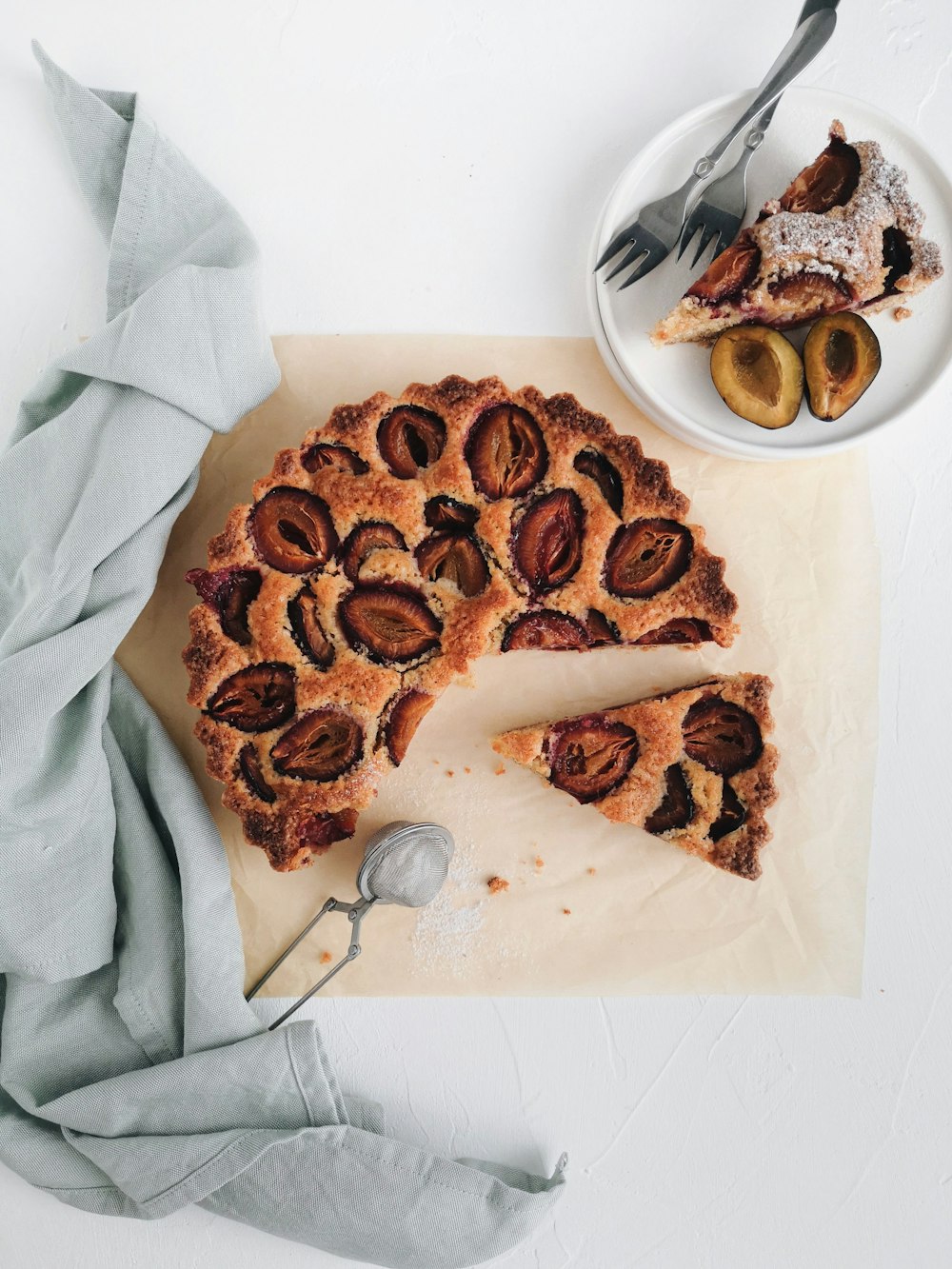 tray of pie beside cloth