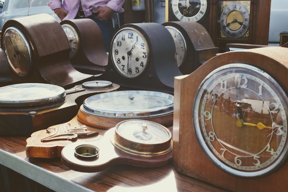 wooden analog mantle clock lot