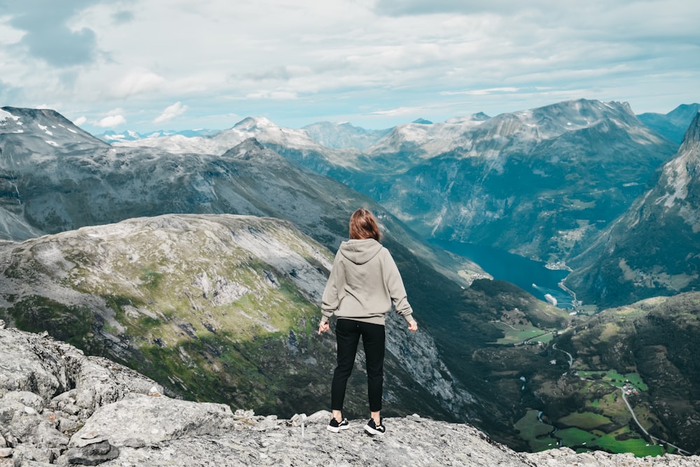 woman looking at mountain r