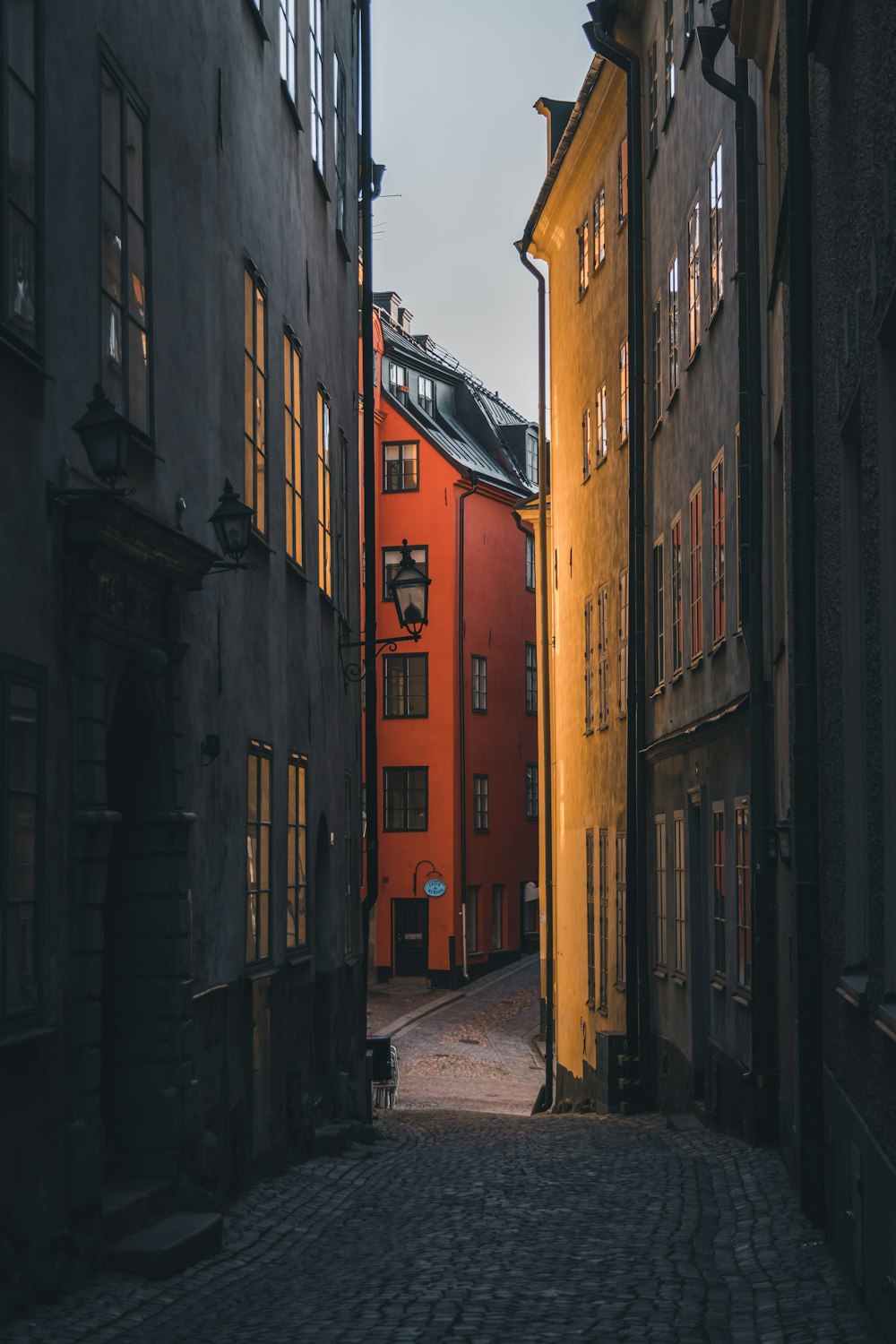 alleyway during daytime