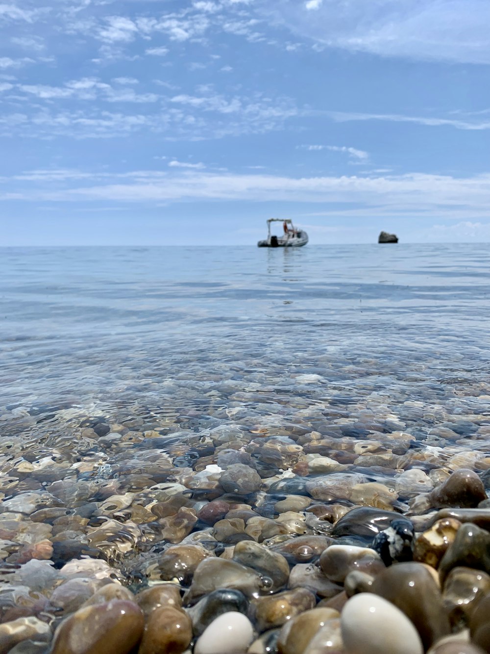 spiaggia rocciosa\