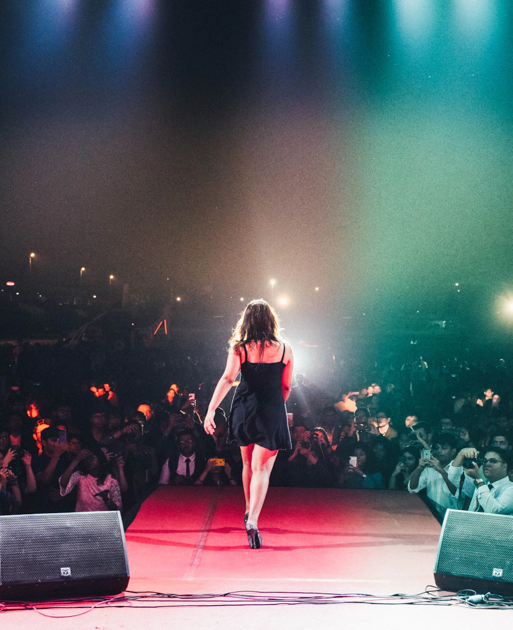 Nora Bennett walking onto the stage