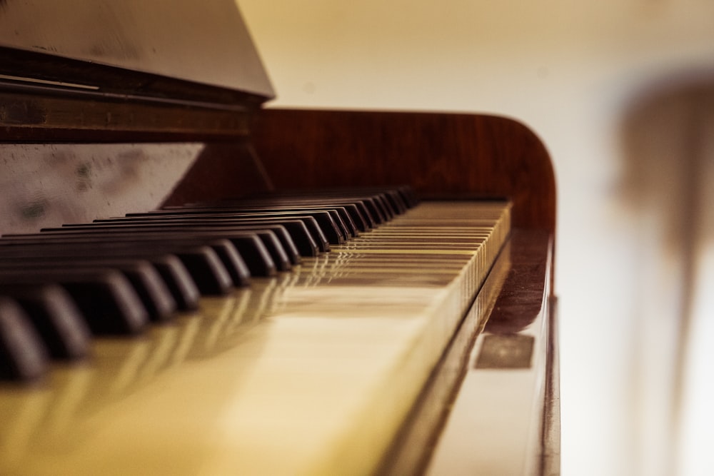 closeup photo of piano