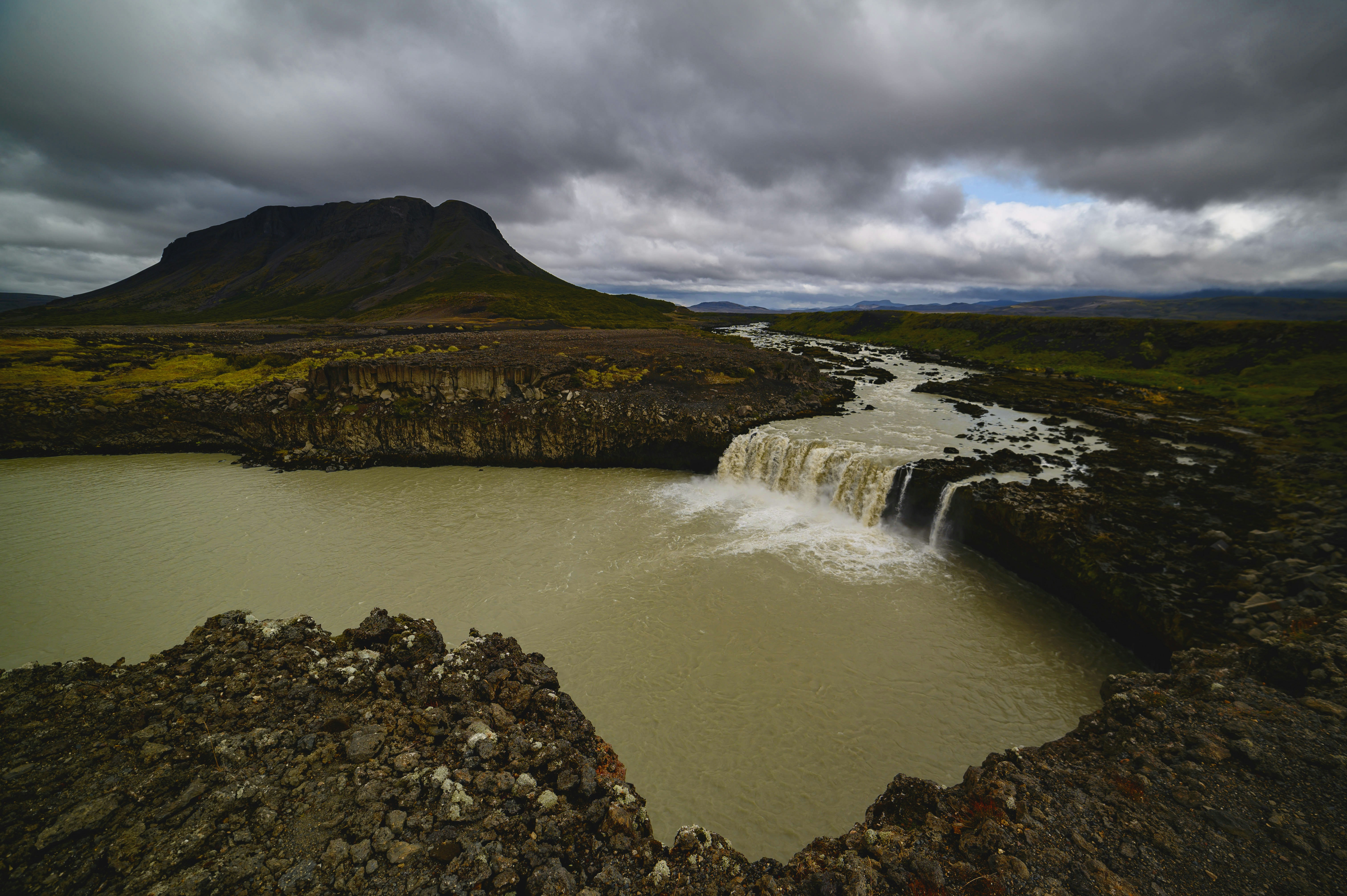 gray and green mountain scenery photo – Free Grey Image on Unsplash