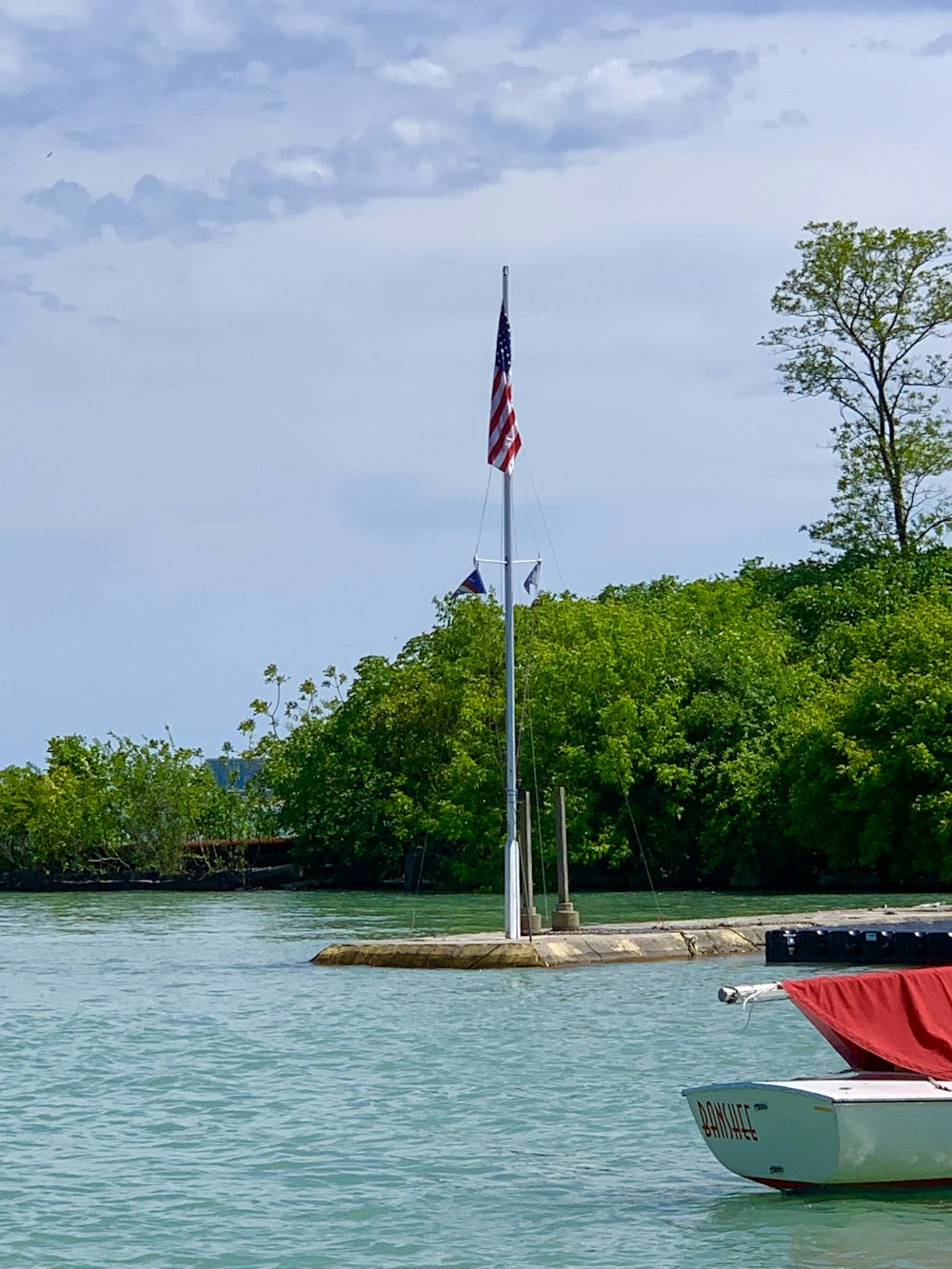 pole of USA flag