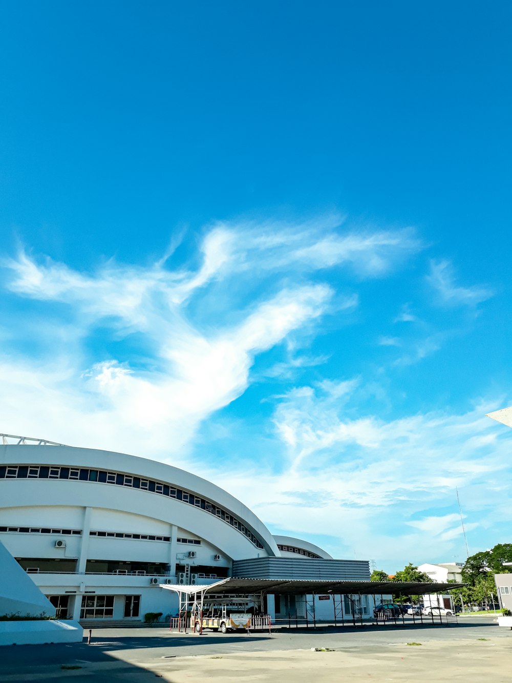 white building under cloudy sky during daytime