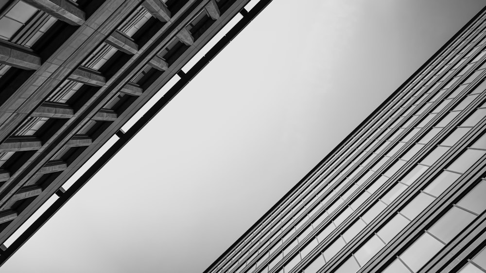 Foto de ángulo alto de edificios de hormigón