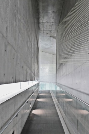 gray concrete wall