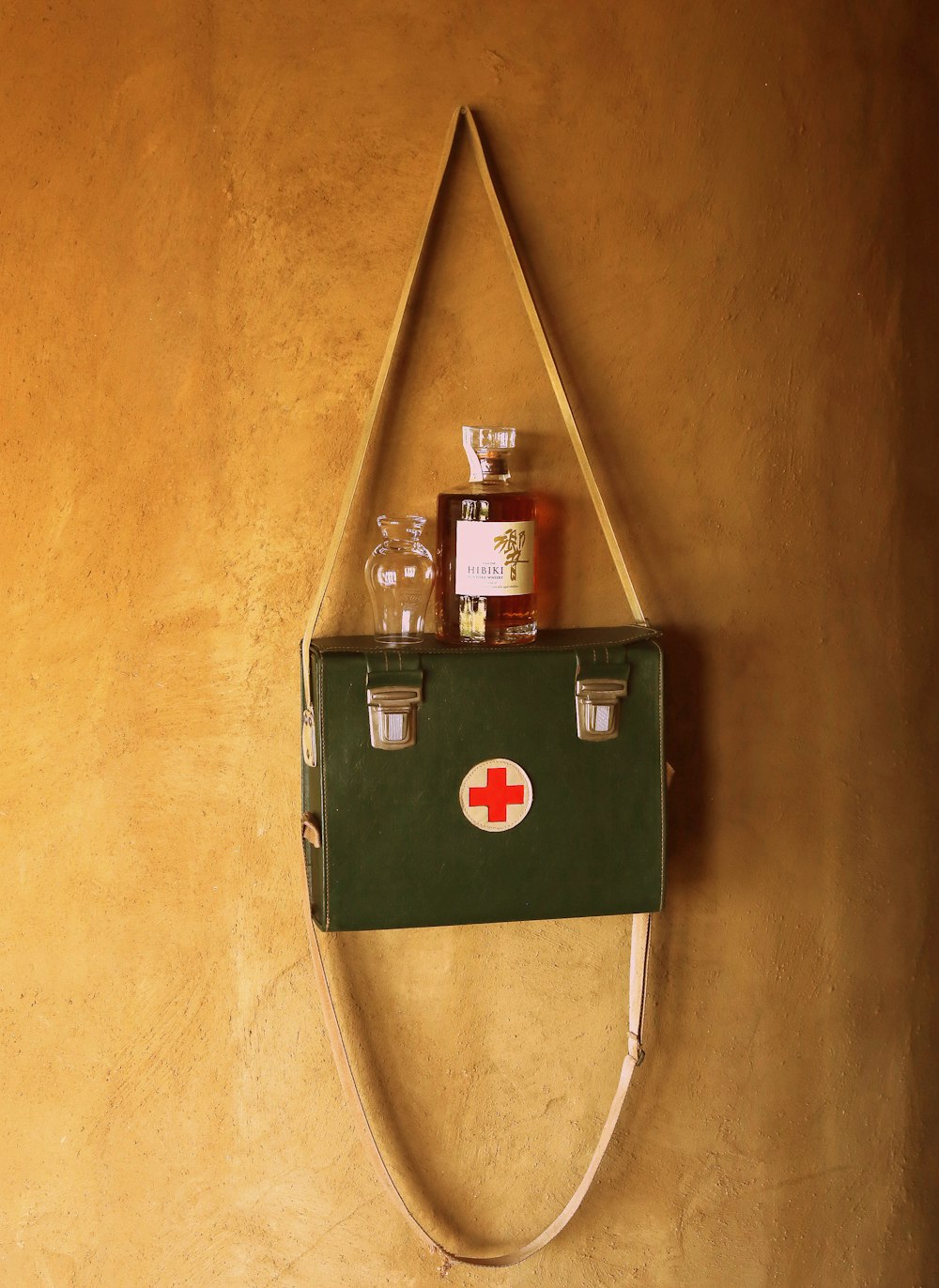 녹색 군사 건강 키트 상자