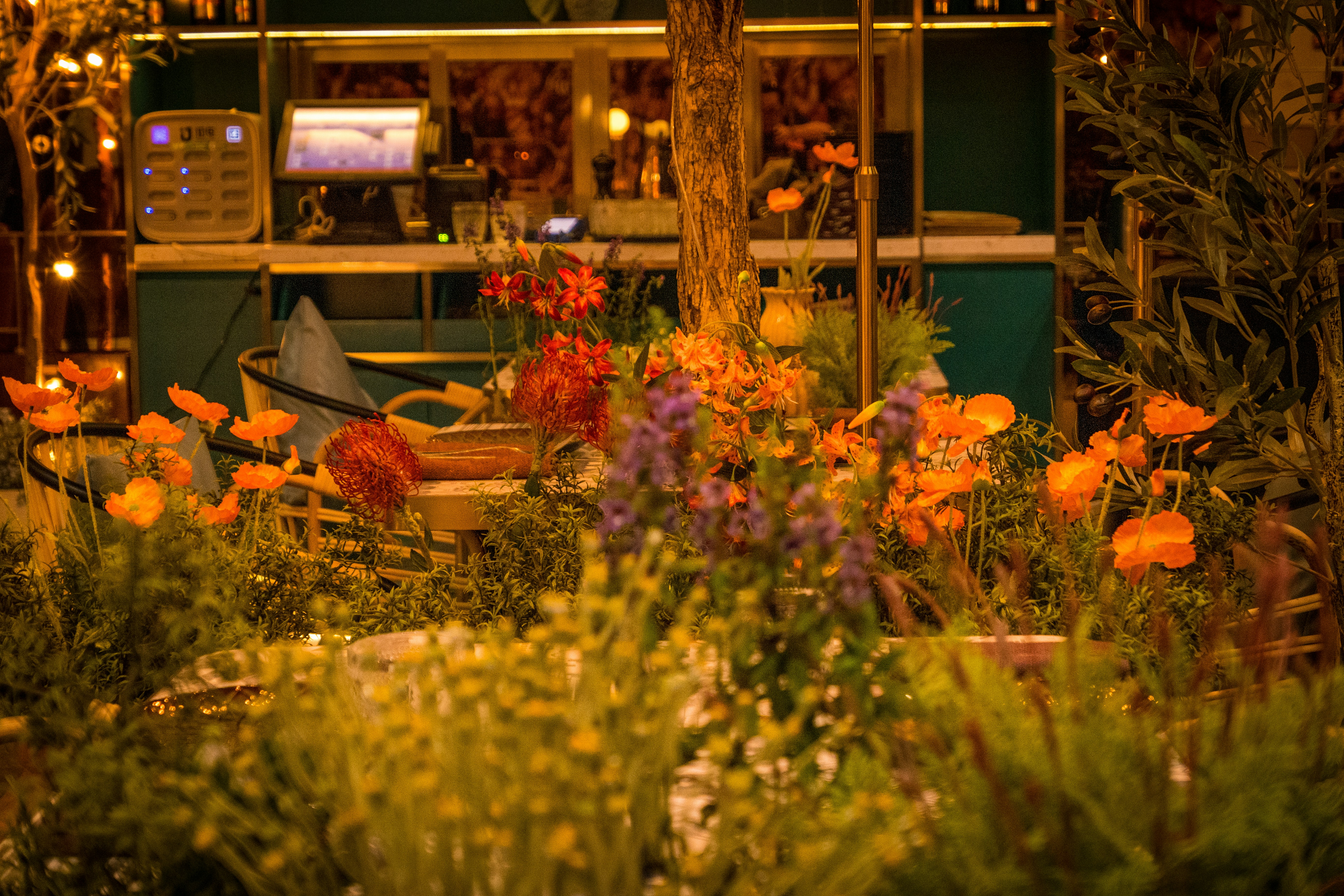 8 Wildflower Arrangements to Complement Lakehouse Tablescapes