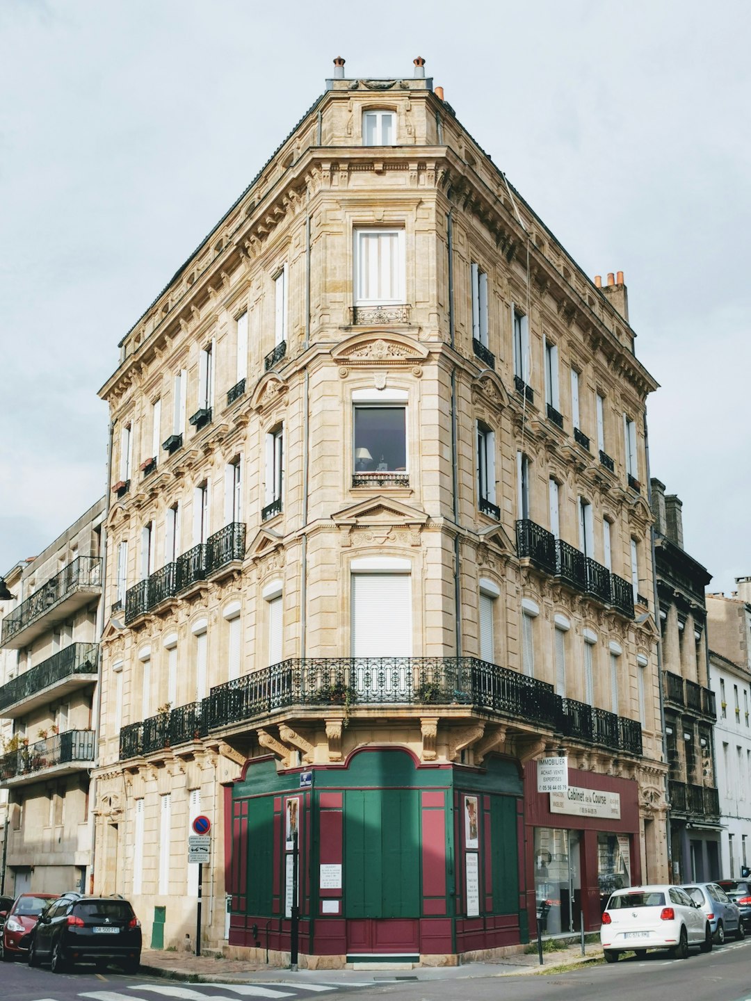 Landmark photo spot 23 Rue du Jardin public Giron