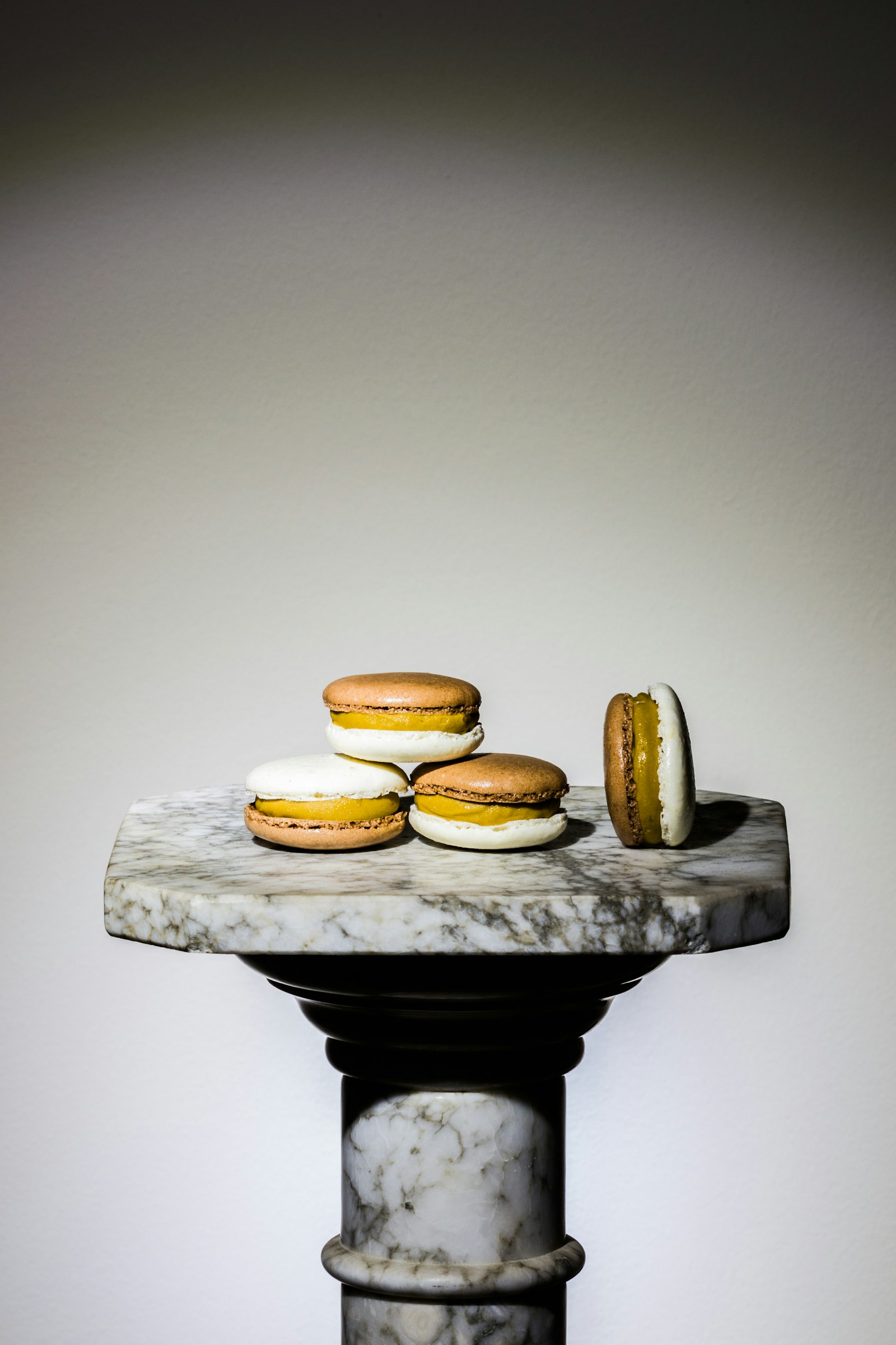 Canon EOS 77D (EOS 9000D / EOS 770D) + Sigma 105mm F2.8 EX DG OS HSM sample photo. Four french macaroons photography