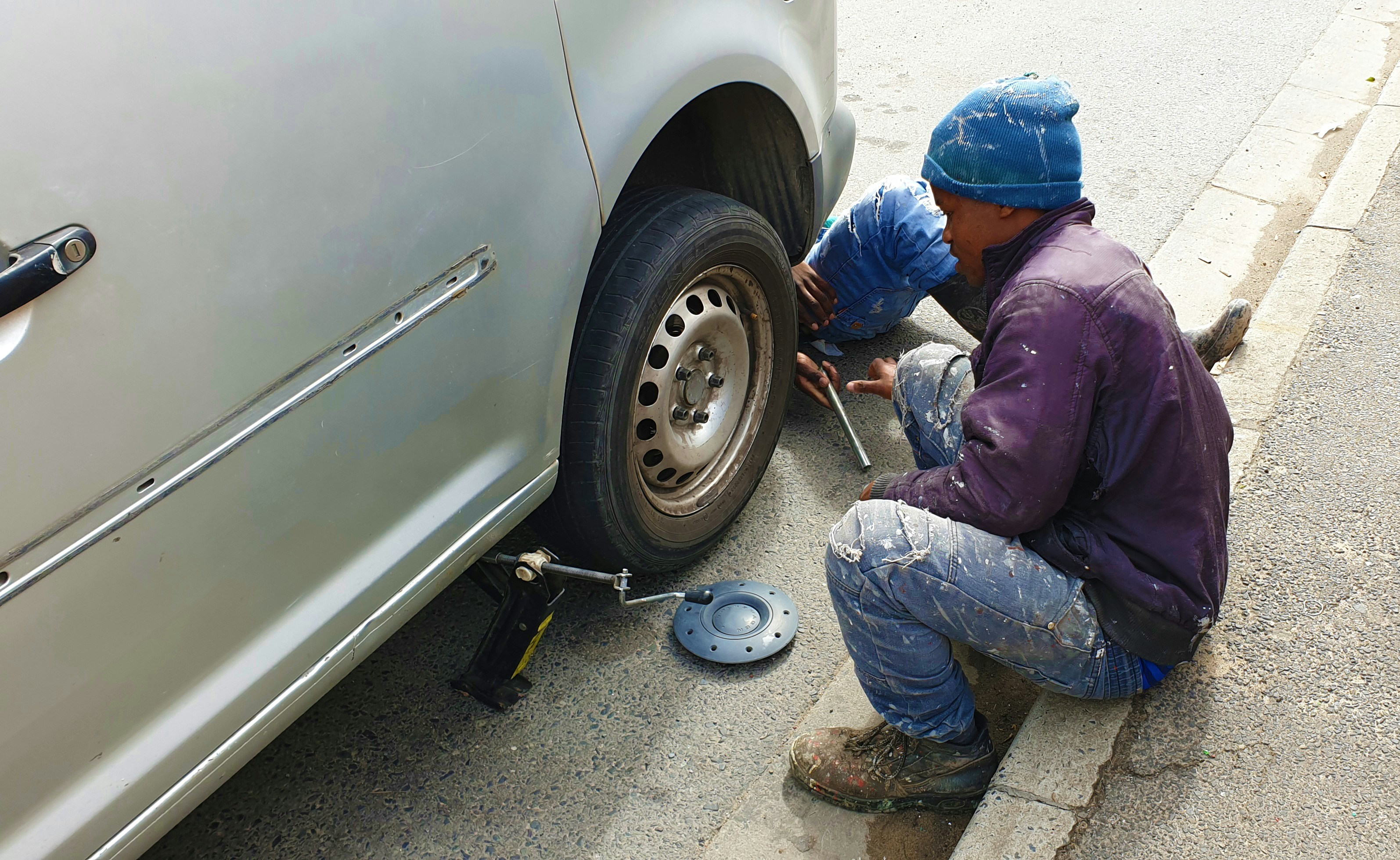 photo 1566918229645 bb2e91e9ce80?ixlib=rb 4.0