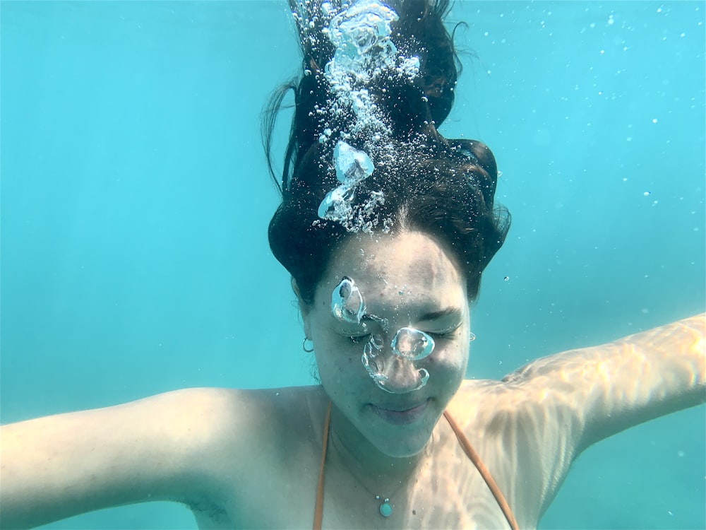 women under water duringdaytime