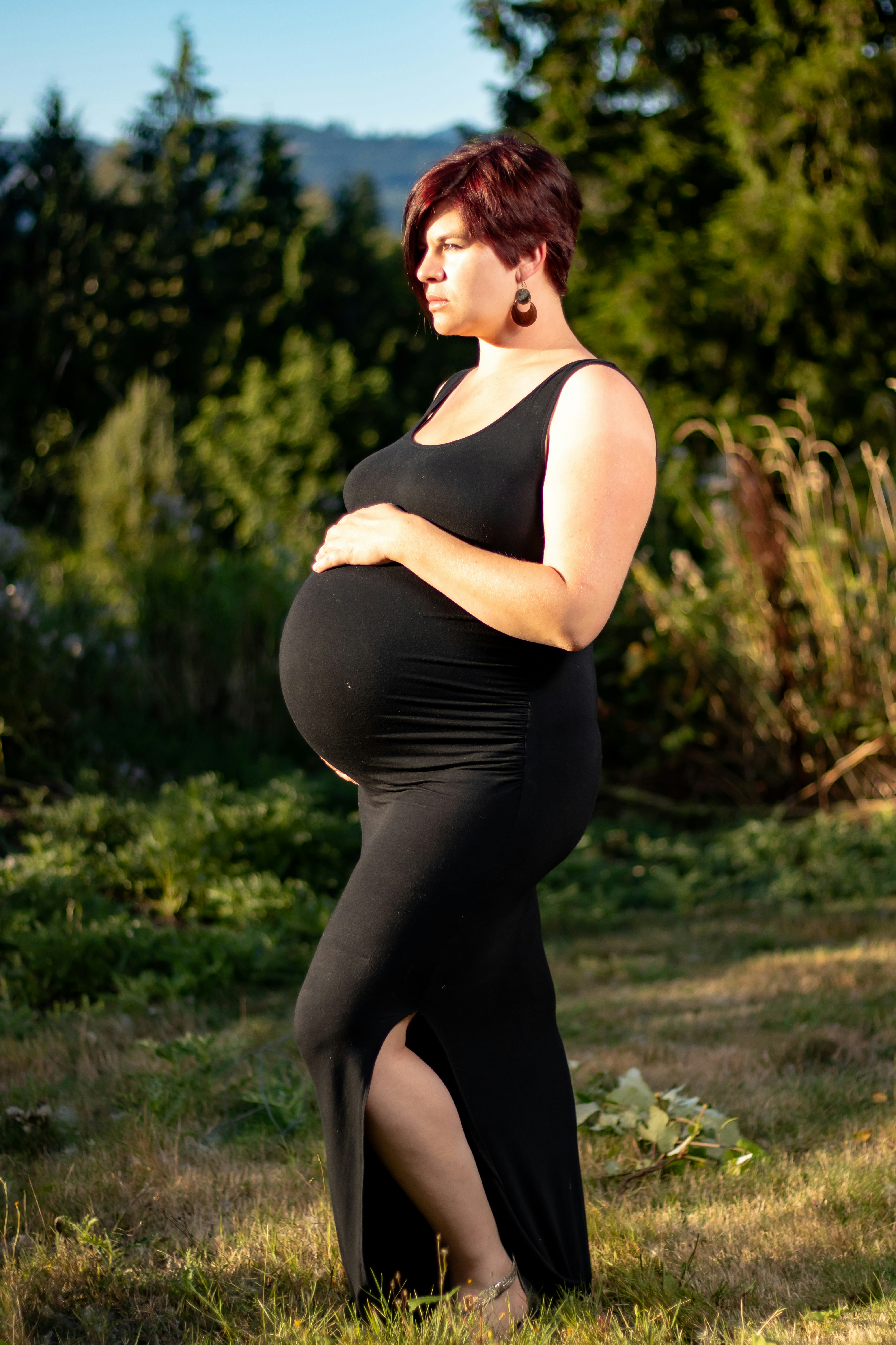 woman wearing black sleeveless dress