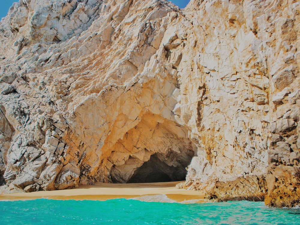 brown rock formation close-up photography