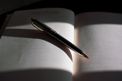 gray pen