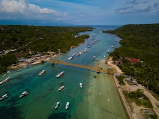 lembongan and ceningan yellow bridge