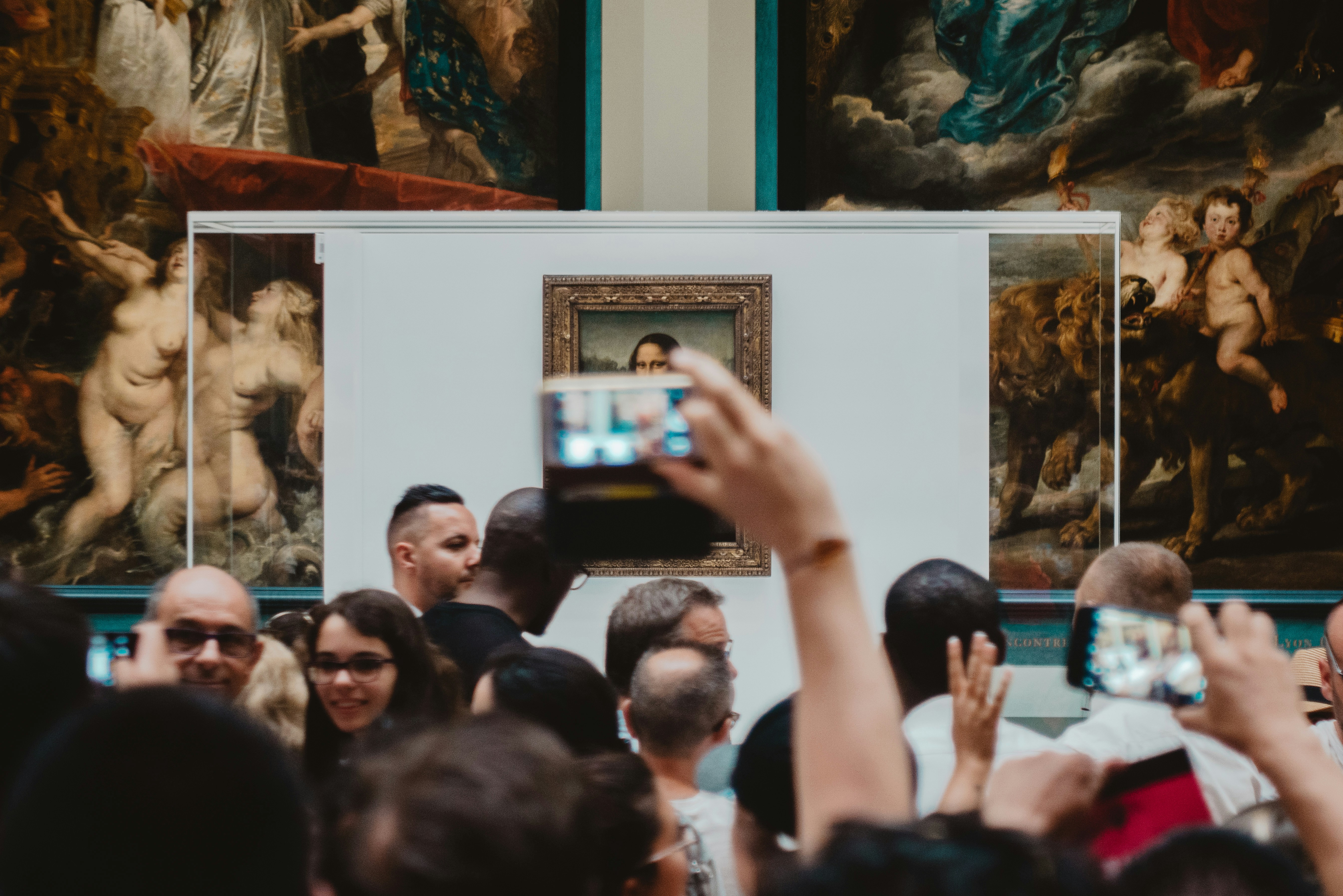 The Louvre Museum: History Of 800 Years