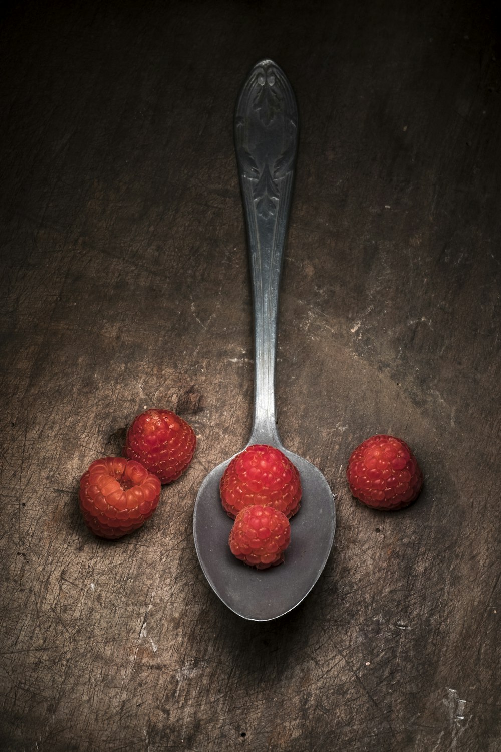 red strawberry fruits close-up photography