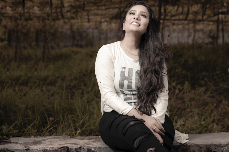 Chic white long-sleeve look